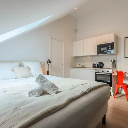 Sous Les Combles Cote Cour, Parking Gratuit Apartment