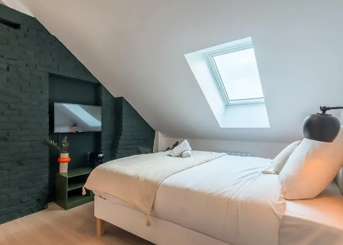 Sous Les Combles Côté Cour, Parking Gratuit *